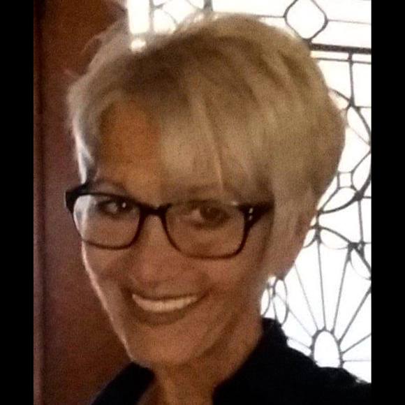 Profile Picture of Sandy Berardelli (@deevinemsb) on Poshmark