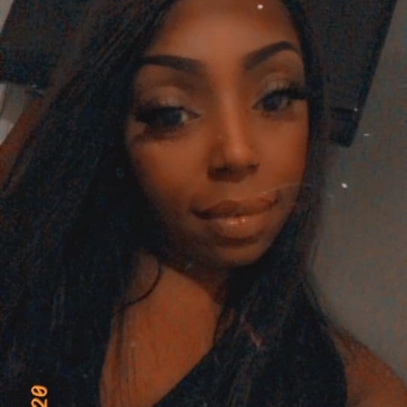 Profile Picture of Kim Curry (@kimcurry05) on Poshmark