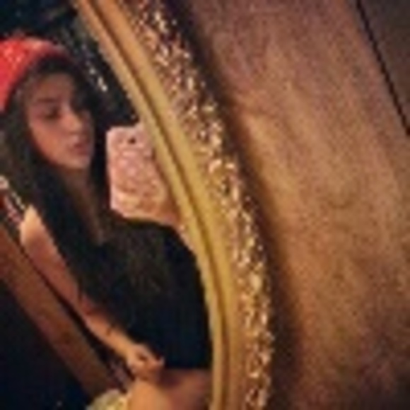 Profile Picture of Sarah Purvis (@loveis4evr) on Poshmark