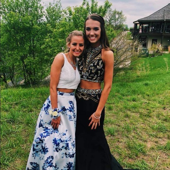 Profile Picture of Nickelle Drayna (@dnickelle) on Poshmark