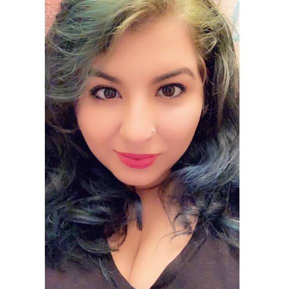 Profile Picture of Sally Omar (@shoeb_sally) on Poshmark