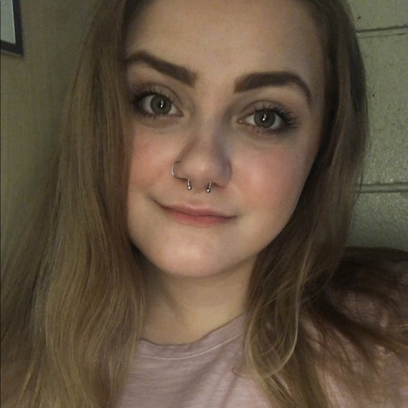 Profile Picture of Grace Caternolo (@gcaternolo) on Poshmark