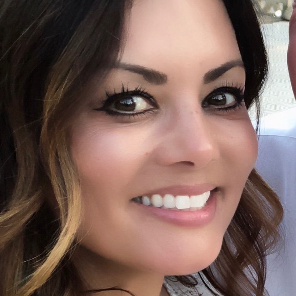 Profile Picture of Christy Burdyshaw (@cburdyshaw) on Poshmark