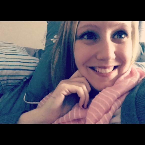 Profile Picture of Libby Ritzert (@lritzert) on Poshmark