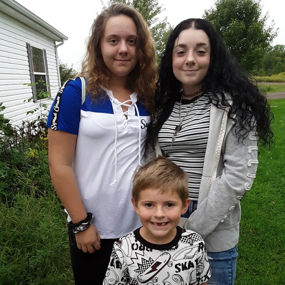 Kari Dittberner - Poshmark Profile Picture of Kari Dittberner (@3kids2020) on Poshmark