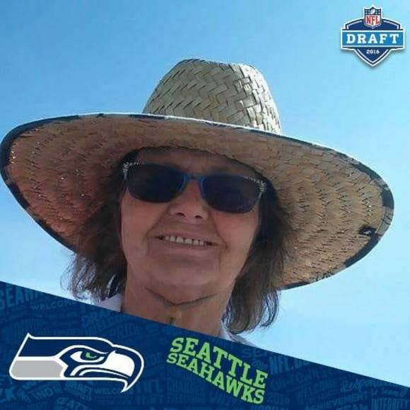 Profile Picture of Rose Kusler (@rosekusler) on Poshmark