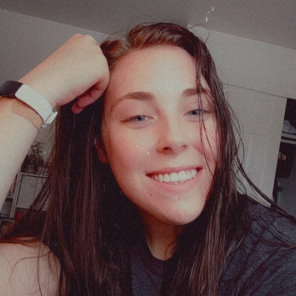 Profile Picture of Tessa Hiveley (@tesshive) on Poshmark