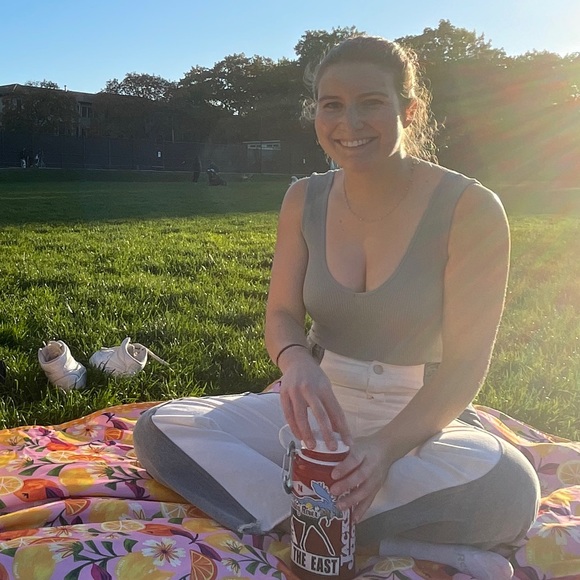 Profile Picture of Jules Mozzer (@mozzerj) on Poshmark