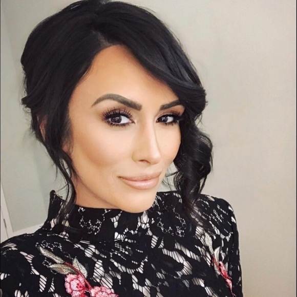 Profile Picture of Danielle Pexa (@daniellepexa) on Poshmark