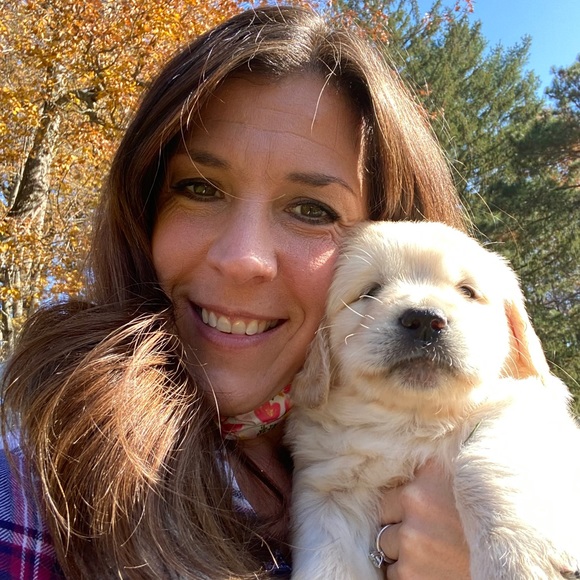 Profile Picture of Nancy Bell (@nancybell881) on Poshmark