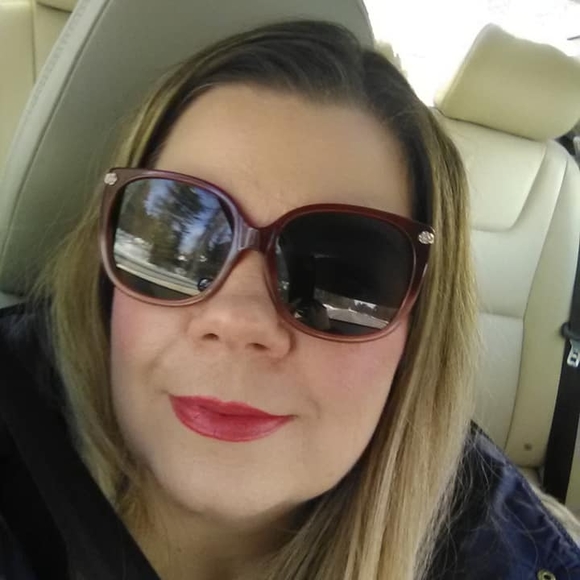 Profile Picture of Monica Chretien (@novembervibe) on Poshmark