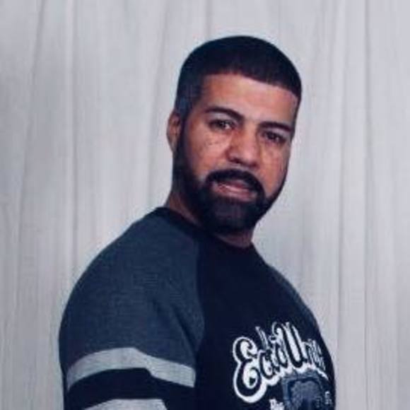 Profile Picture of Robert Quevedo (@rquevedo760) on Poshmark