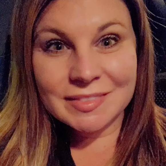 Profile Picture of Stephanie Miklaucic (@s_miklaucic) on Poshmark