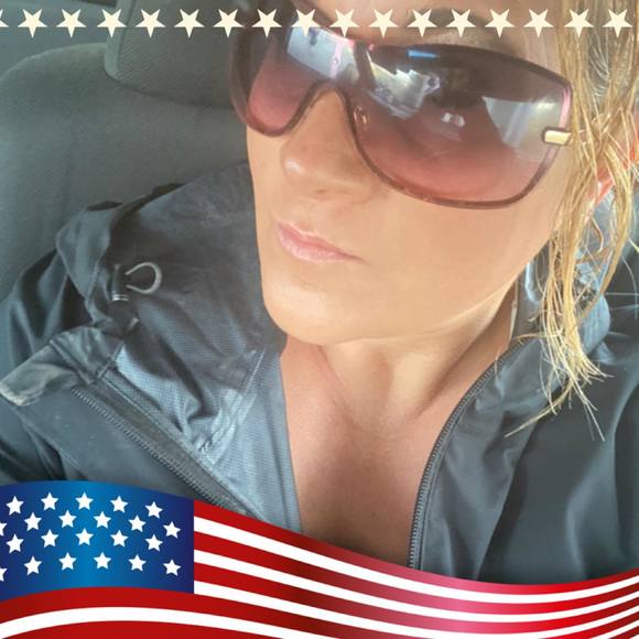 Profile Picture of Alicia Cecsarini (@cecsarini) on Poshmark