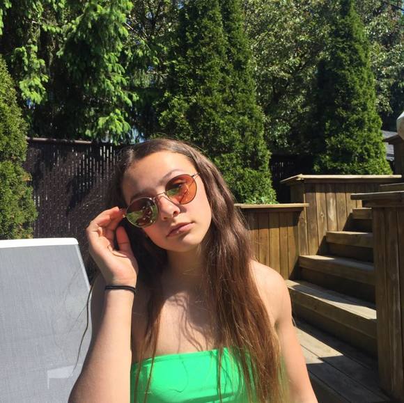 Profile Picture of Juliane Arcand (@julianearcand) on Poshmark