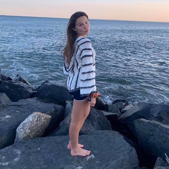 Profile Picture of Victoria Oleary (@vickyoolearyy) on Poshmark