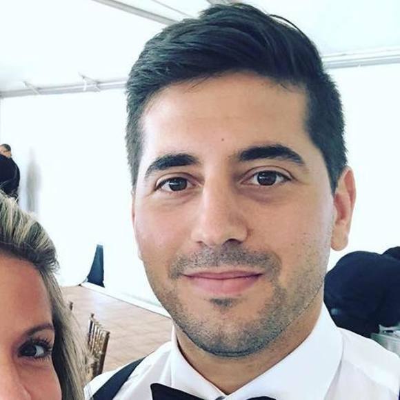 Profile Picture of David Roberto (@droberto1990) on Poshmark