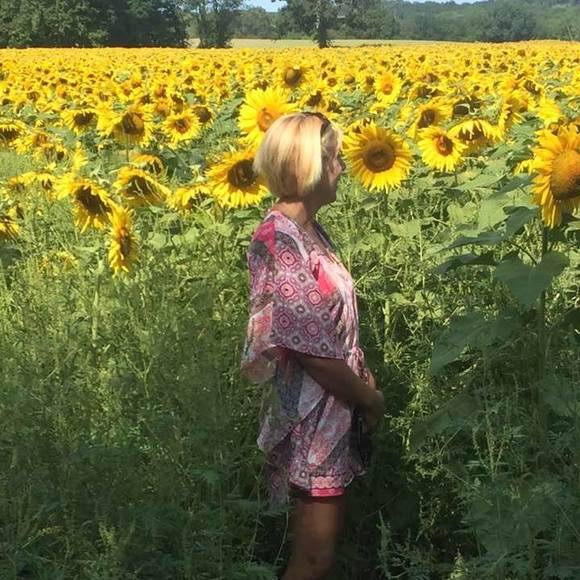 Profile Picture of Donielle Camerato (@sunflower52274) on Poshmark