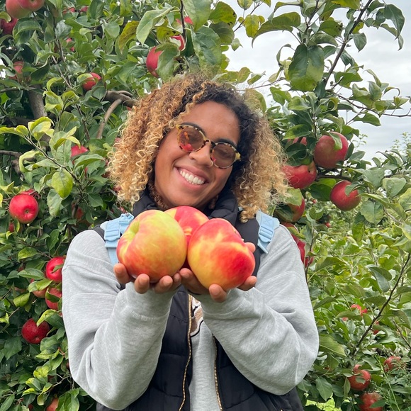 Profile Picture of Tristen Mabin (@tristenmabin) on Poshmark