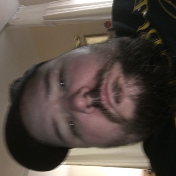 Profile Picture of Kevin Crump (@kevin_crump) on Poshmark