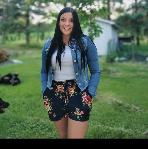 Profile Picture of Andréanne Poulin (@amie_andreanne) on Poshmark