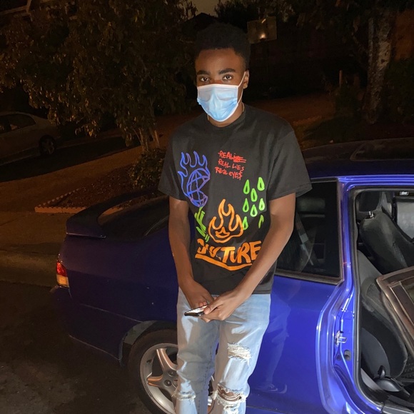 Profile Picture of Michael Ajayi (@michaelajayi206) on Poshmark