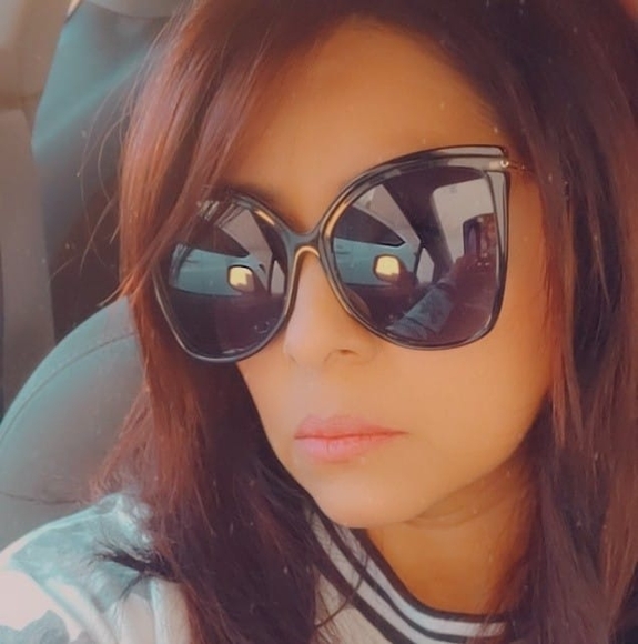 Profile Picture of Liz Valencia-ramirez (@chiques74) on Poshmark