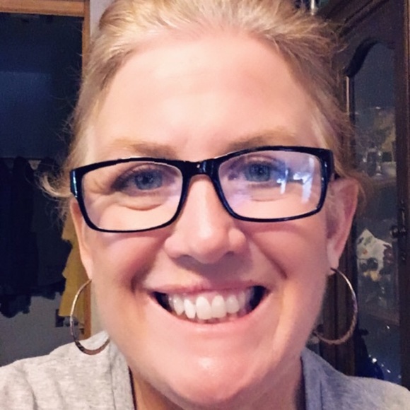 Profile Picture of Cindi Ryckert (@car1120) on Poshmark