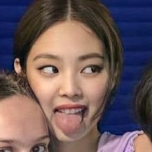 Profile Picture of Jennie's Hand Holder (@chaennievIive) on Twitter