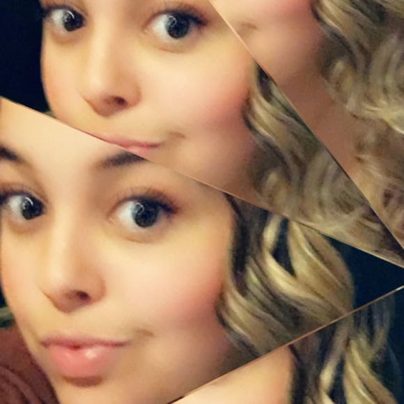 Profile Picture of Sydney Starks (@sydneystarks95) on Poshmark