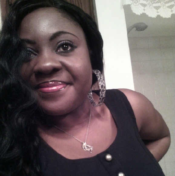 Maud Bentum - Poshmark Profile Picture of Maud Bentum (@maudbentum) on Poshmark