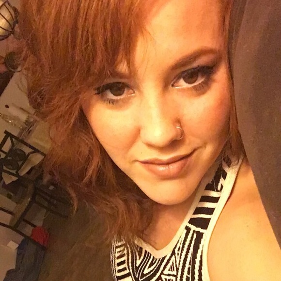 Profile Picture of Ashli Lopp (@ashlilorin) on Poshmark