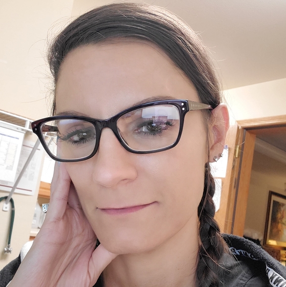 Profile Picture of Nichole Coutts pearson (@kamvion9) on Poshmark