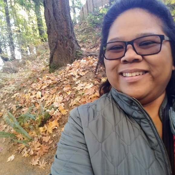 Profile Picture of B Haupu (@hbhaupu) on Poshmark