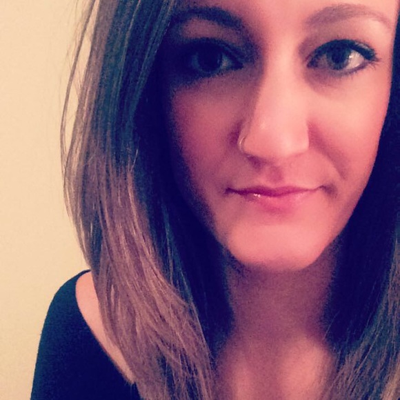 Profile Picture of Mikala Luikens (@mikalaluikens) on Poshmark