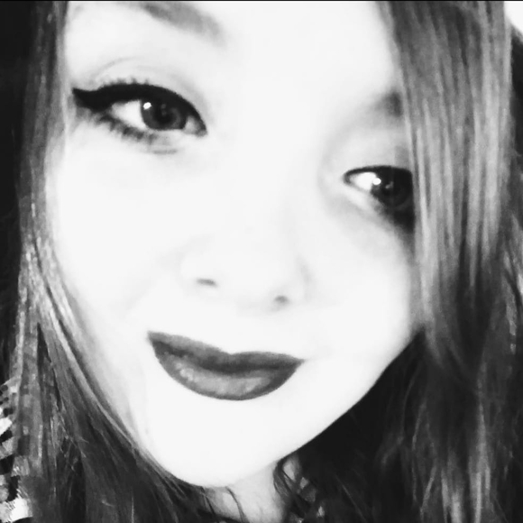 Profile Picture of Amanda Townsend (@marshall_mandy) on Poshmark