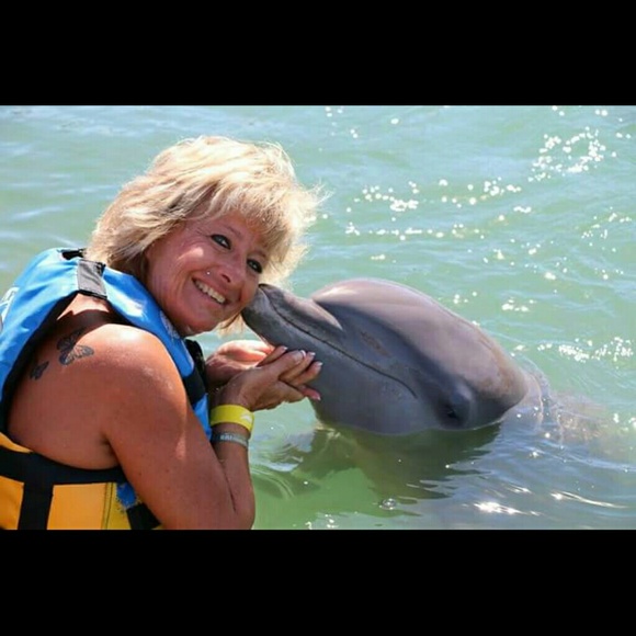 Profile Picture of Debra Wilmes (@debrawilmes) on Poshmark