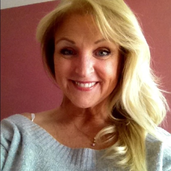 Profile Picture of Pam Michaels (@pamthetailor) on Poshmark