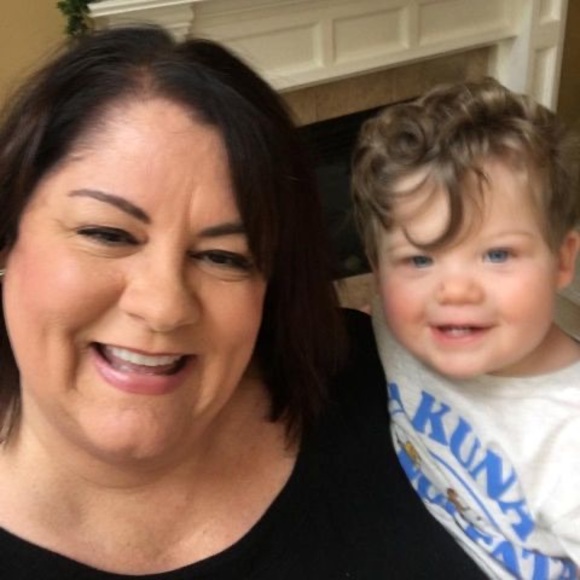 Profile Picture of Sandra Elliott hocker (@srhocker1) on Poshmark