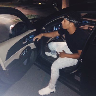 Profile Picture of Wayyup2 (@aaronsampson34) on Twitter