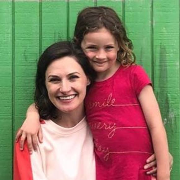 Profile Picture of Lindsay Ashbach (@lindsayashbach) on Poshmark