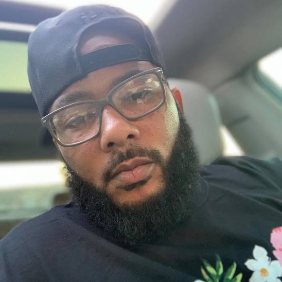 Profile Picture of Shawn Harris (@deshawnharris84) on Poshmark