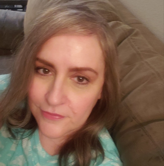 Profile Picture of Sandra Stucki (@trajiklihip) on Poshmark