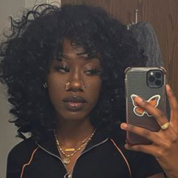 Profile Picture of Paige Cory (@paigecory2) on Poshmark