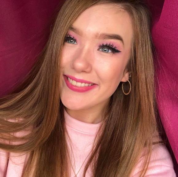 Profile Picture of Hannah Petrick (@lowkey_blonde) on Poshmark