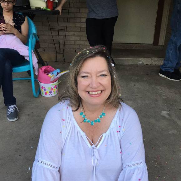 Profile Picture of Lori Skeels (@loriskeels) on Poshmark