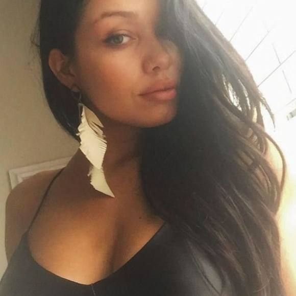 Profile Picture of Luciana Lima (@lucianalima_top) on Poshmark