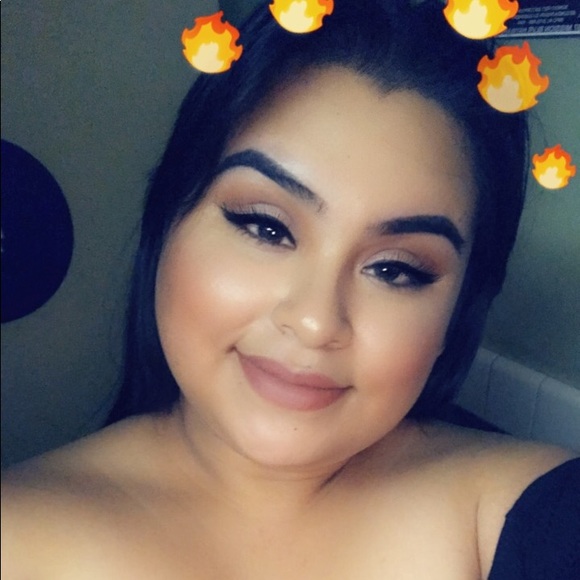Profile Picture of Crystal Zamora (@chinadoll122) on Poshmark