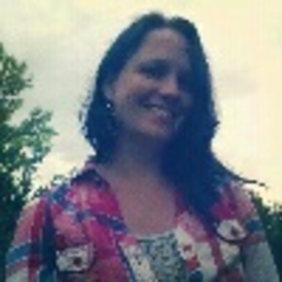 Profile Picture of Tanya Andersen (@tandersen54024) on Poshmark