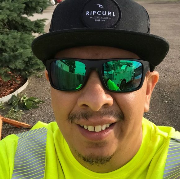 Profile Picture of Ray Muñoz (@munoz1901) on Poshmark